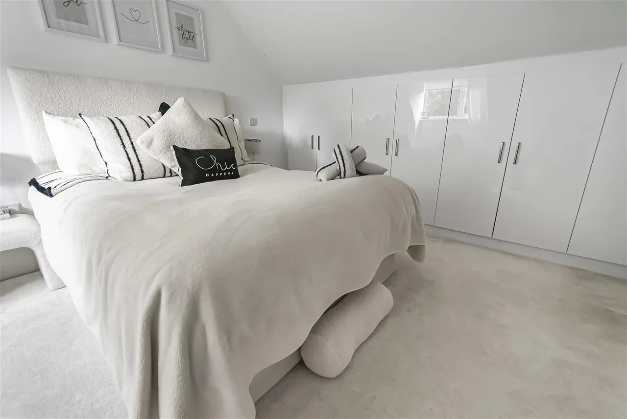 Manchester Road, Chapel-En-Le-Frith, High Peak, SK23 9TP, photo 17