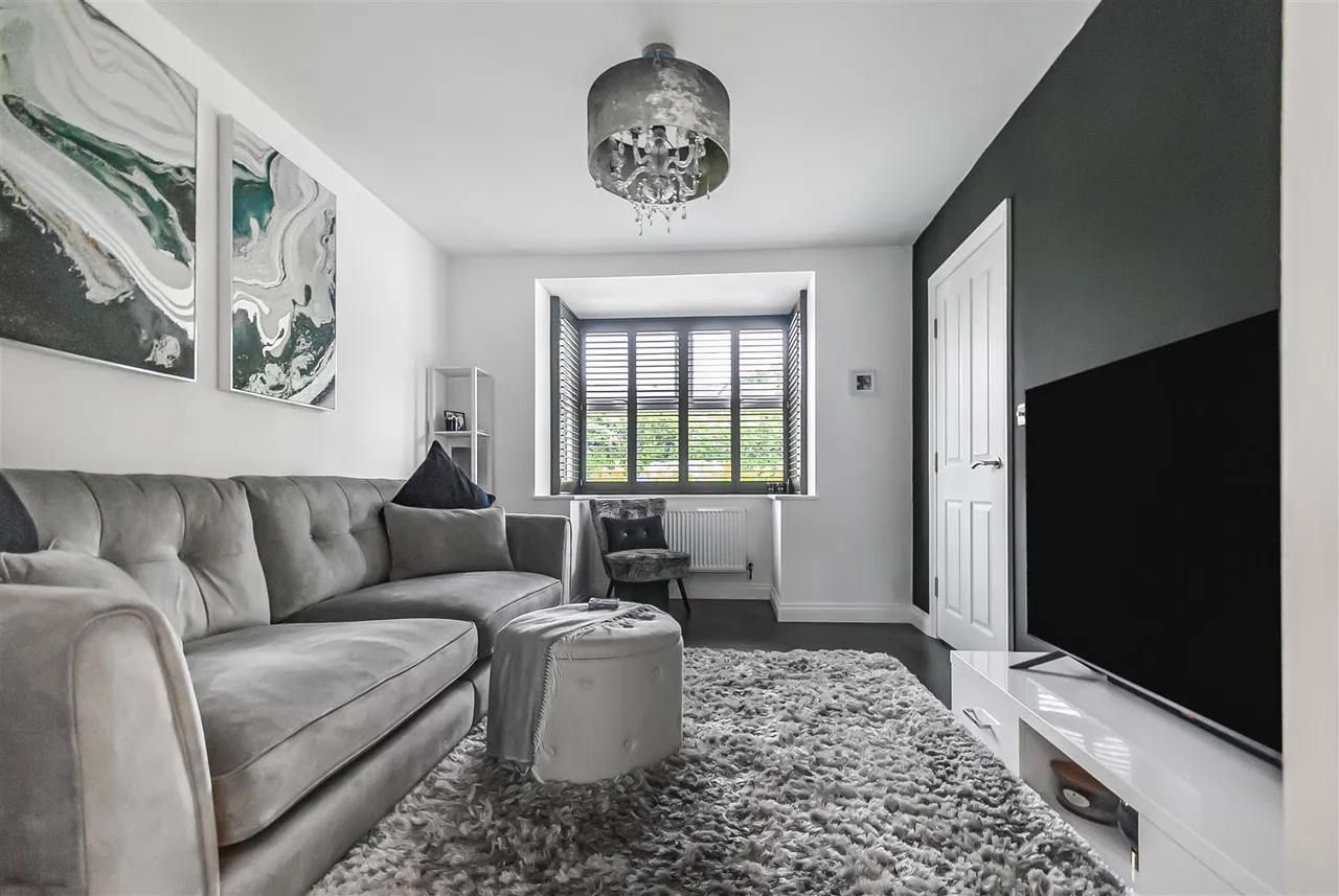 Manchester Road, Chapel-En-Le-Frith, High Peak, SK23 9TP, photo 5