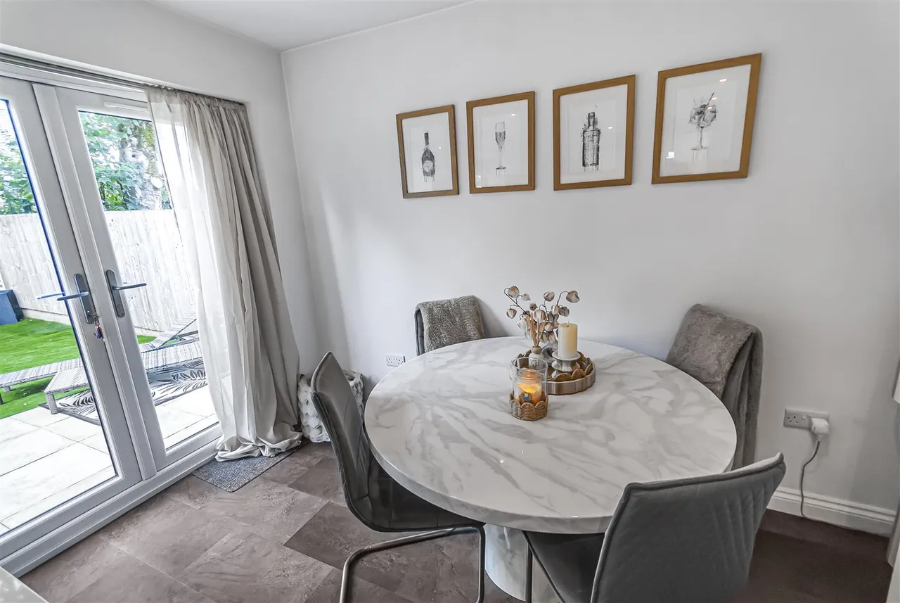 Manchester Road, Chapel-En-Le-Frith, High Peak, SK23 9TP, photo 10