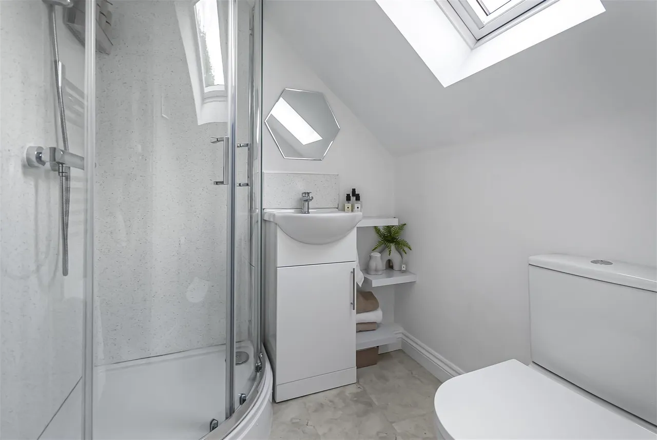 Manchester Road, Chapel-En-Le-Frith, High Peak, SK23 9TP, photo 18