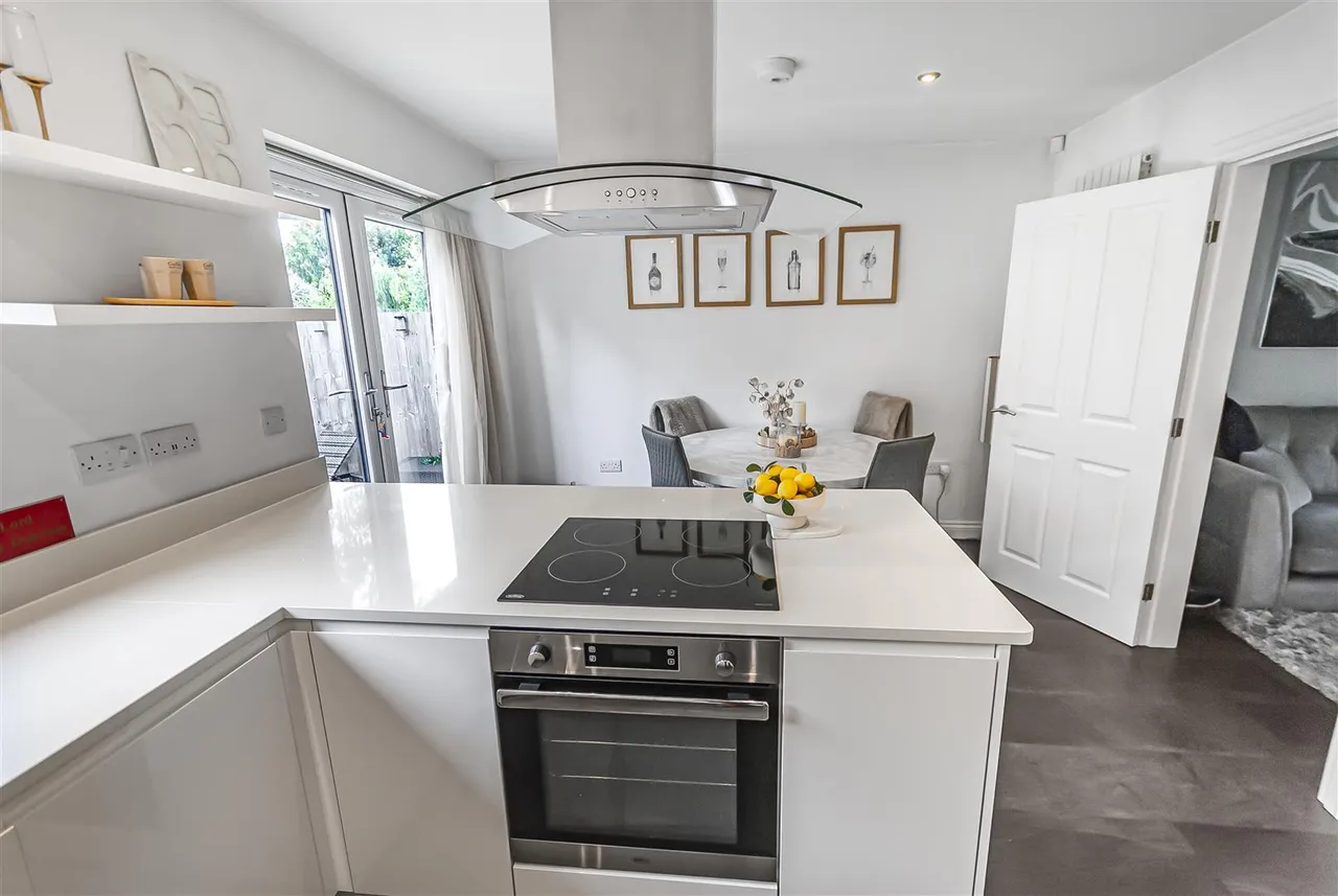 Manchester Road, Chapel-En-Le-Frith, High Peak, SK23 9TP, photo 8
