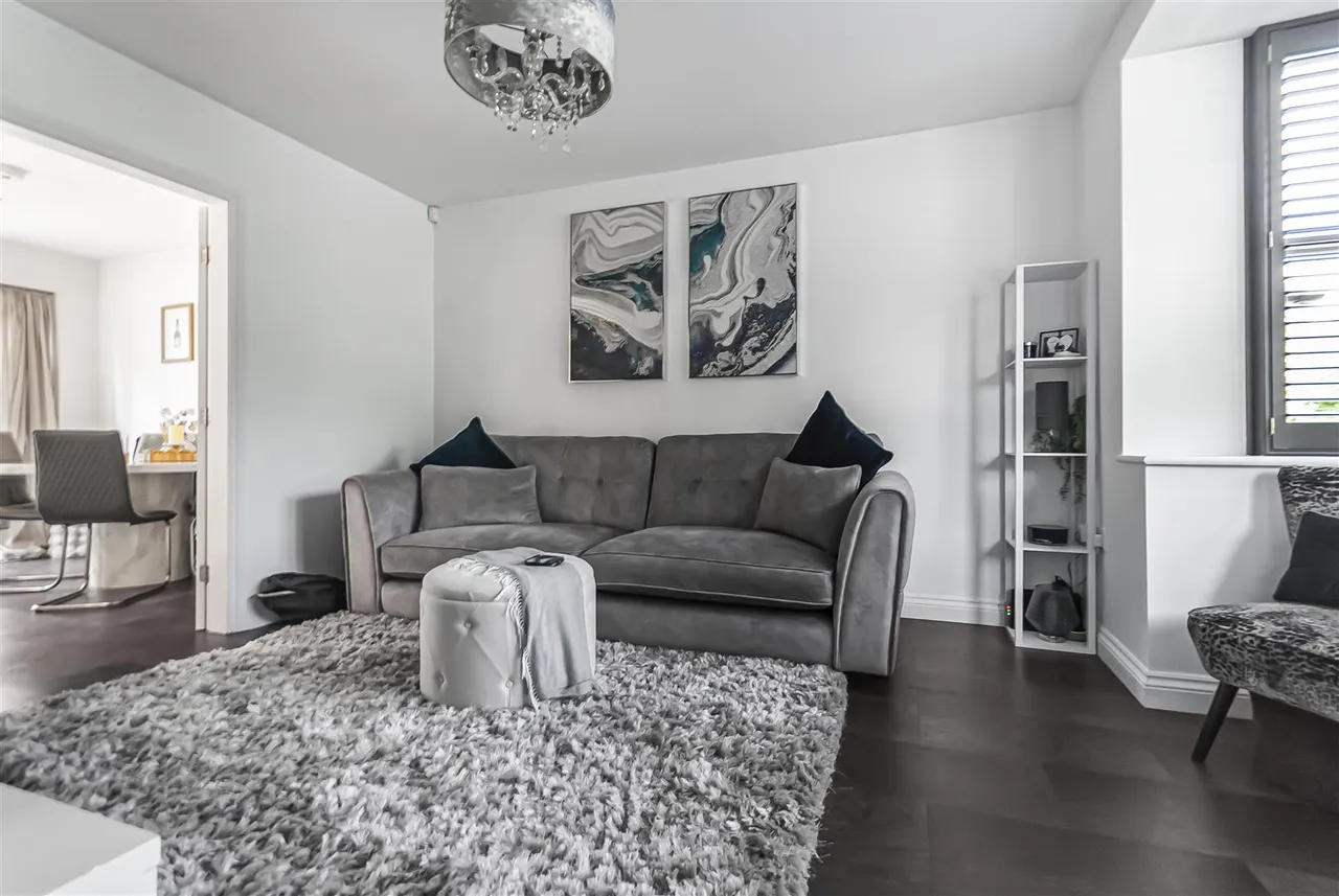 Manchester Road, Chapel-En-Le-Frith, High Peak, SK23 9TP, photo 4
