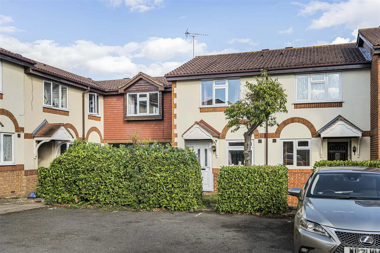 3 bed house for sale, Sovereign Grove, Wembley, HA0