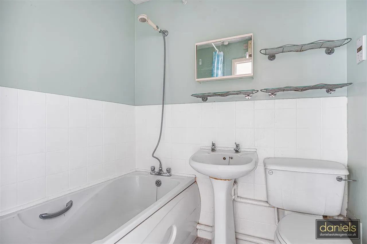 Sovereign Grove, Wembley, HA0, photo 10