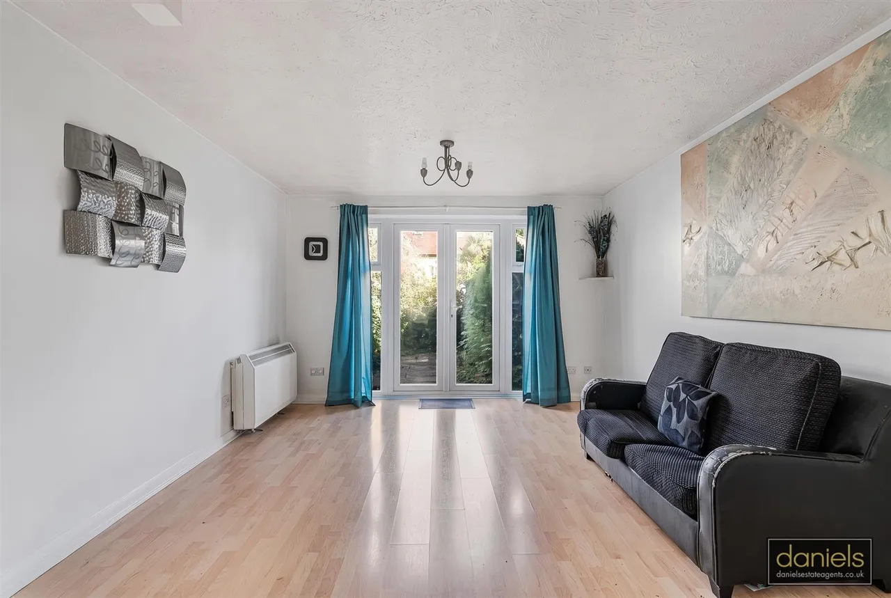 Sovereign Grove, Wembley, HA0, photo 2