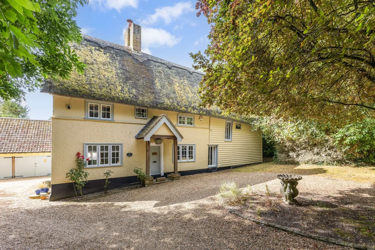 6 bed house for sale — Luynes Rise, Buntingford, Hertfordshire, SG9 9SG