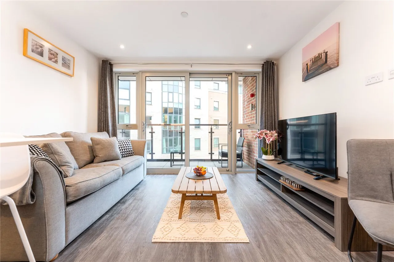 1 bed flat for sale — East Quay Road, Poole, Dorset, BH15
