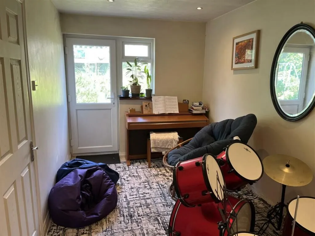 Goldthorpe Gardens, Lower Earley, RG6, photo 8