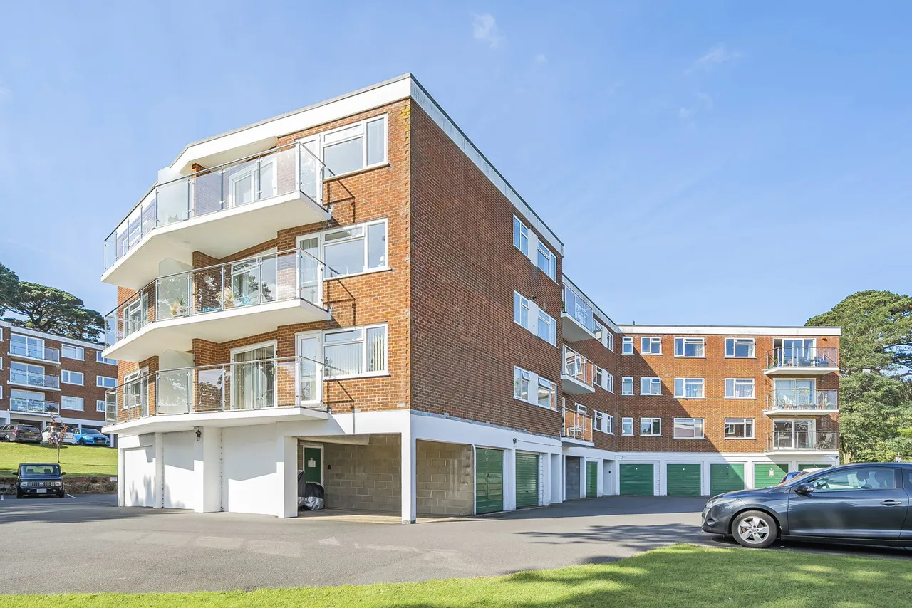2 bed flat for sale — Belle Vue Road, Bournemouth, BH6 3BG