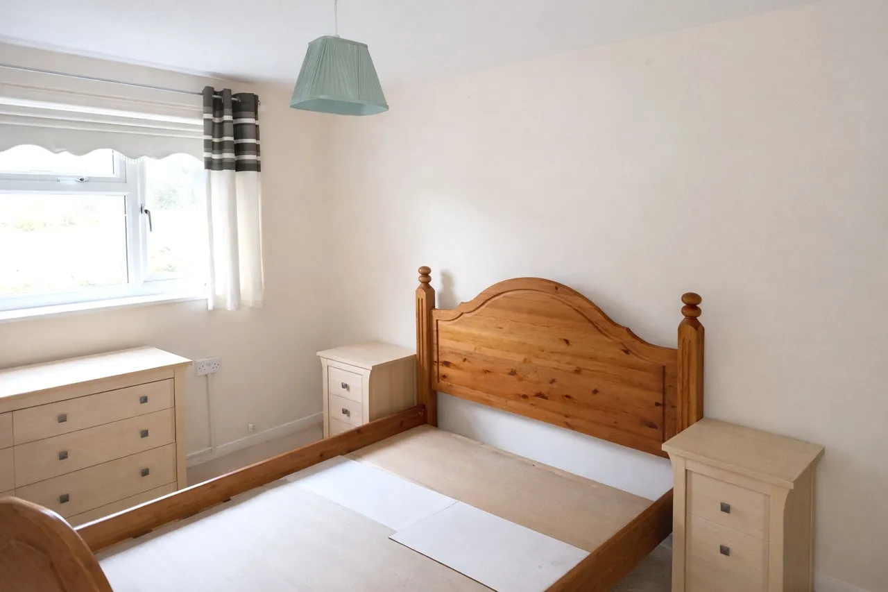 Murrell Road, Ash, Guildford, Surrey, GU12 6ST, photo 3