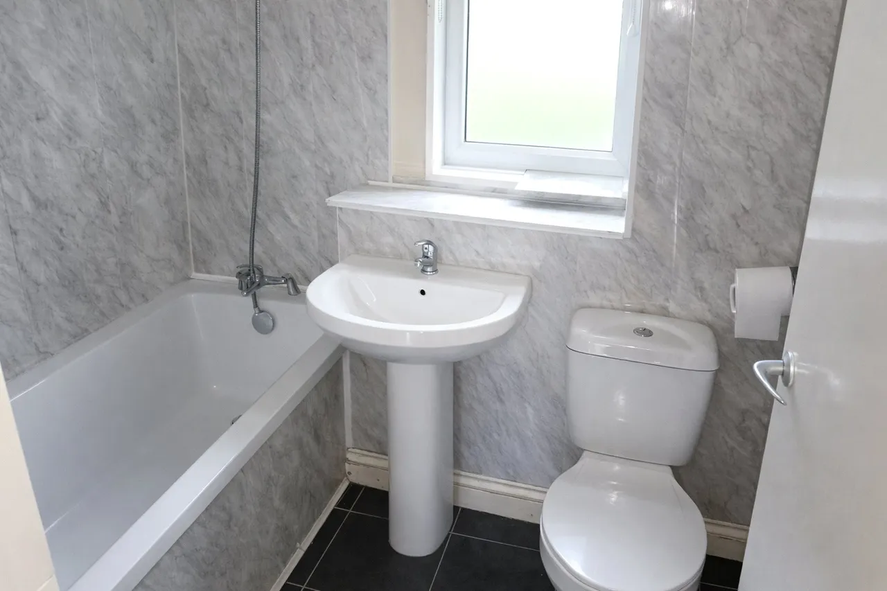Murrell Road, Ash, Guildford, Surrey, GU12 6ST, photo 5