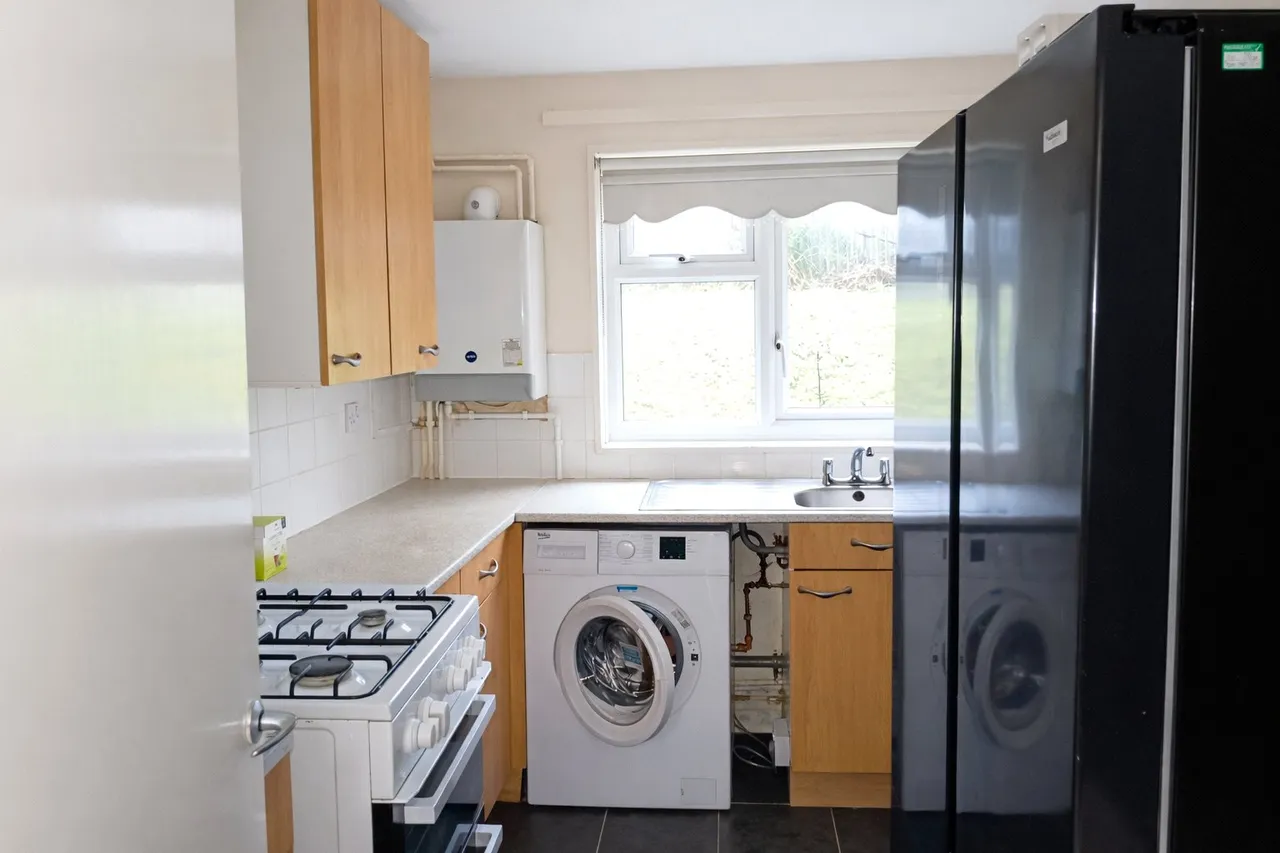 Murrell Road, Ash, Guildford, Surrey, GU12 6ST, photo 4