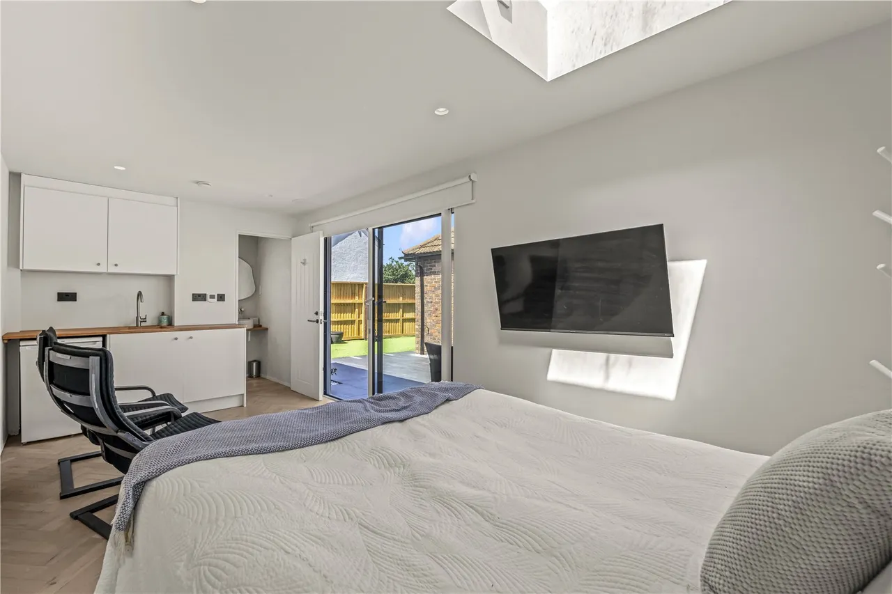 Hanworth Road, Hampton, TW12 3ED, photo 12
