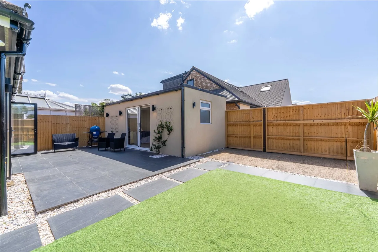 Hanworth Road, Hampton, TW12 3ED, photo 3