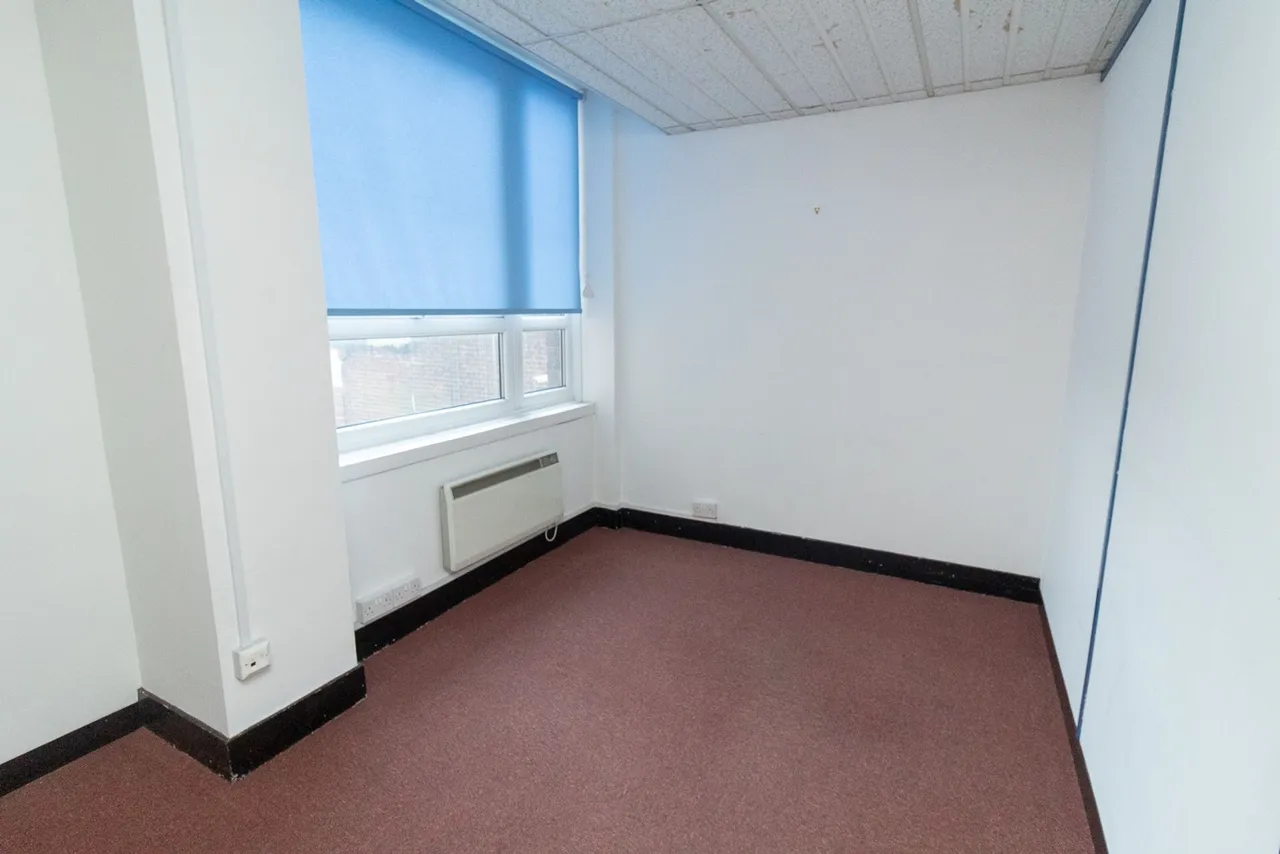 High Street, Edgware, HA8, photo 7