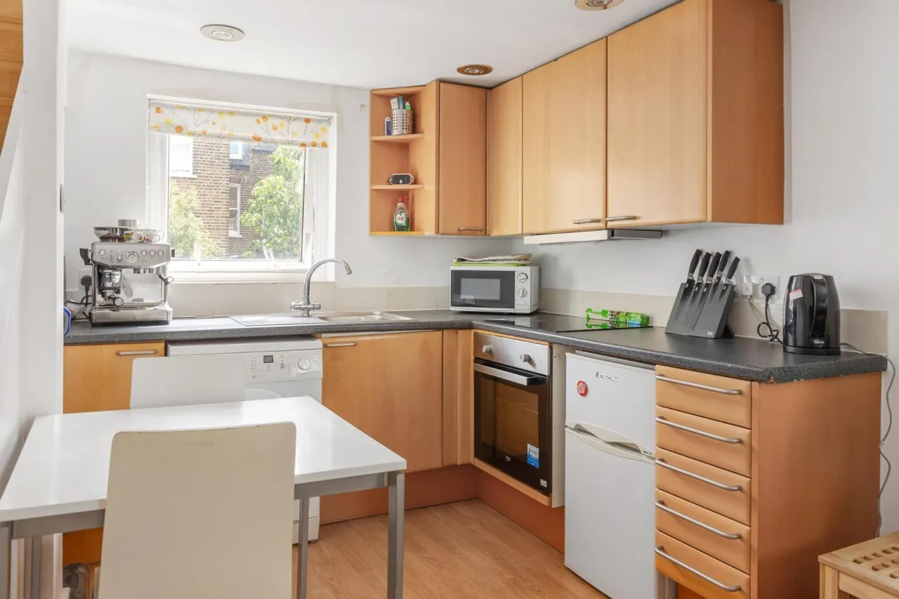 Sugden Road, London, SW11, photo 8