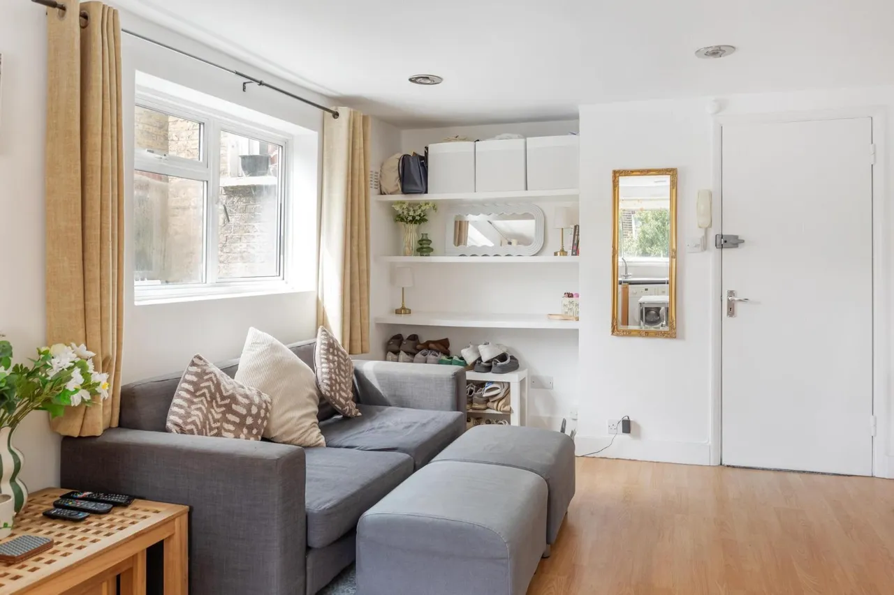 Sugden Road, London, SW11, photo 5