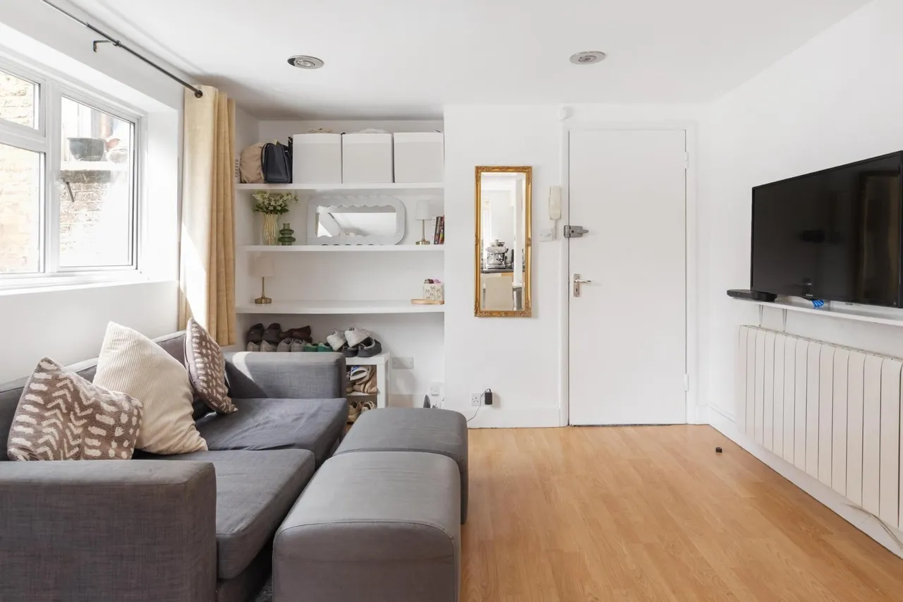 Sugden Road, London, SW11, photo 11