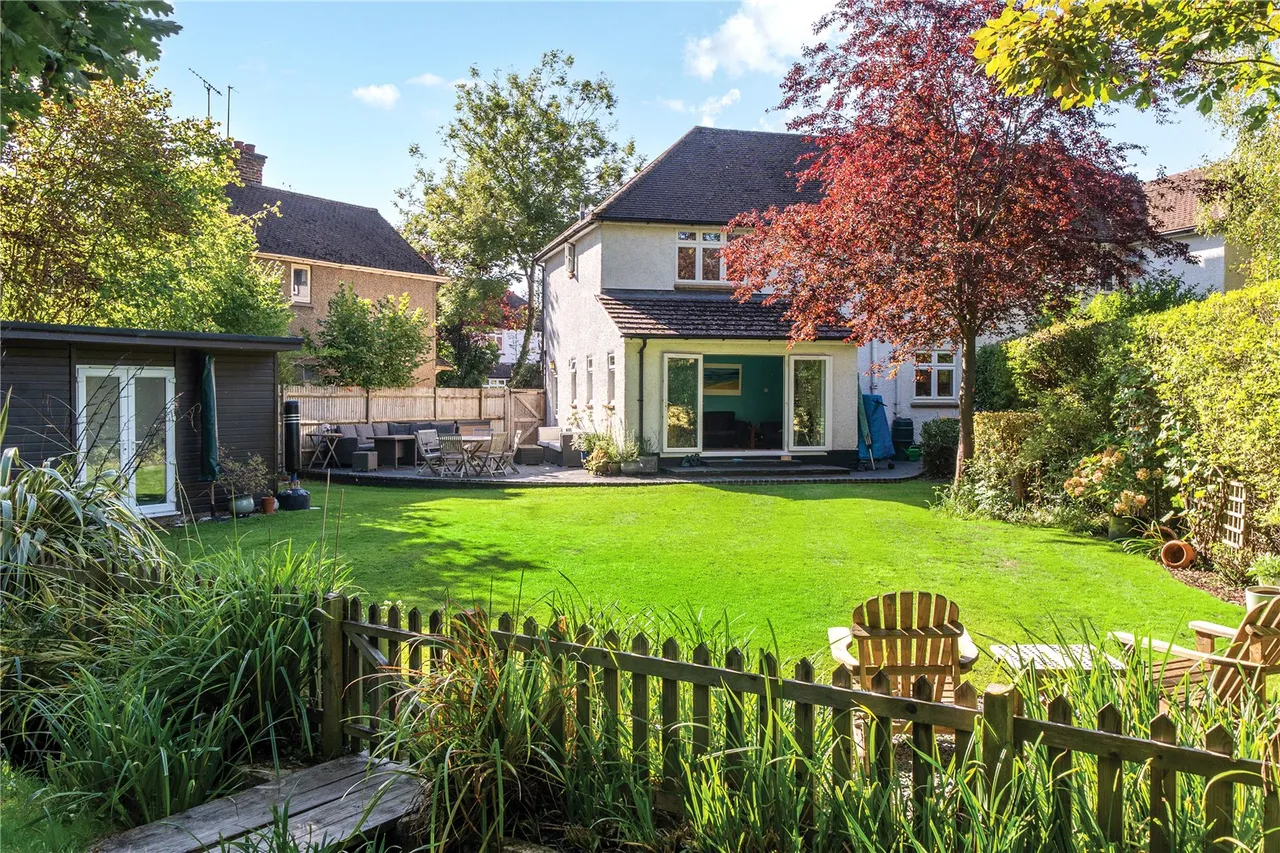 Poplar Avenue, Windlesham, Surrey, GU20 6PW, photo 18