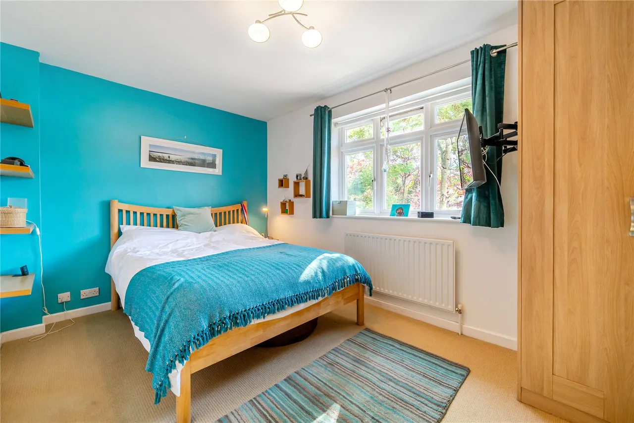 Poplar Avenue, Windlesham, Surrey, GU20 6PW, photo 10