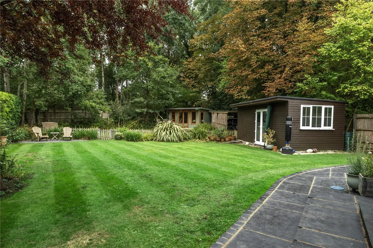 Poplar Avenue, Windlesham, Surrey, GU20 6PW, photo 19