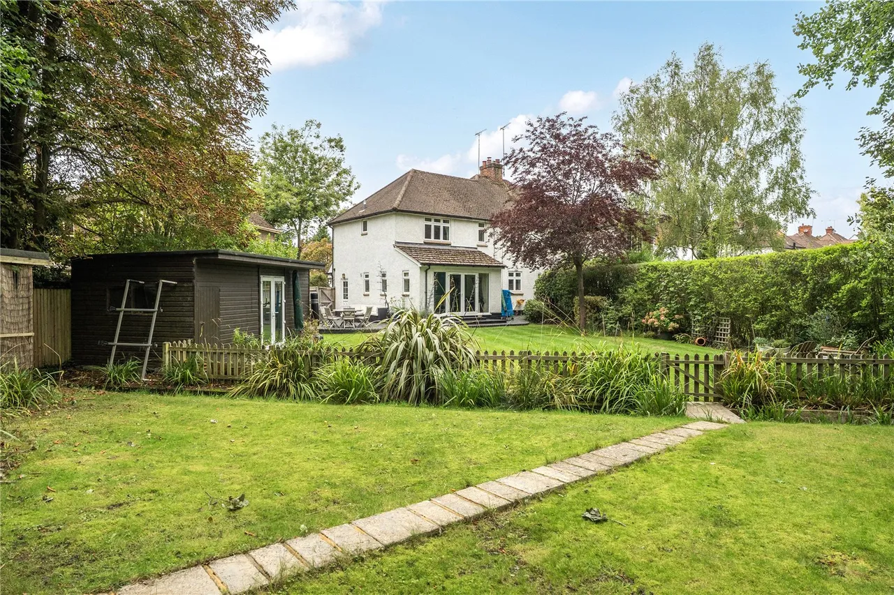 Poplar Avenue, Windlesham, Surrey, GU20 6PW, photo 17