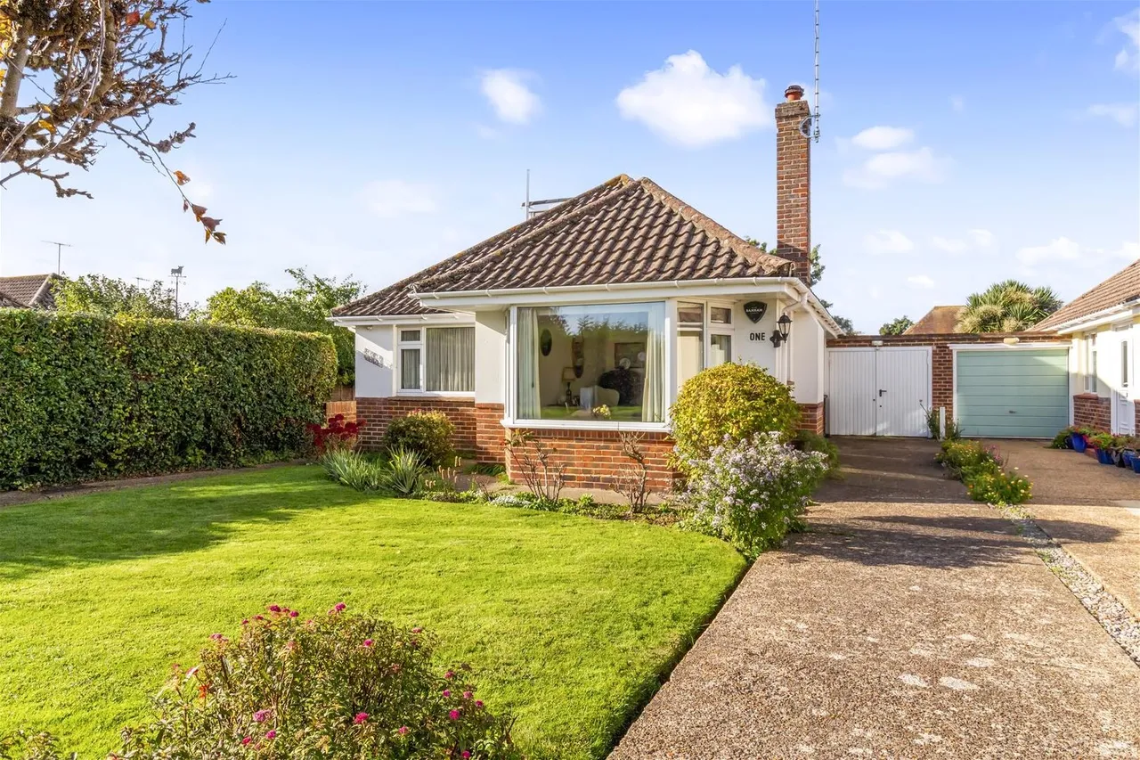 Midhurst Close, Ferring, photo 22