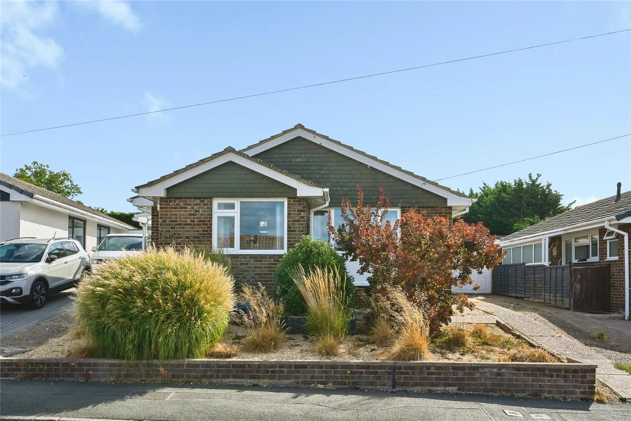 3 bed house for sale, Cook Avenue, Newport, PO30