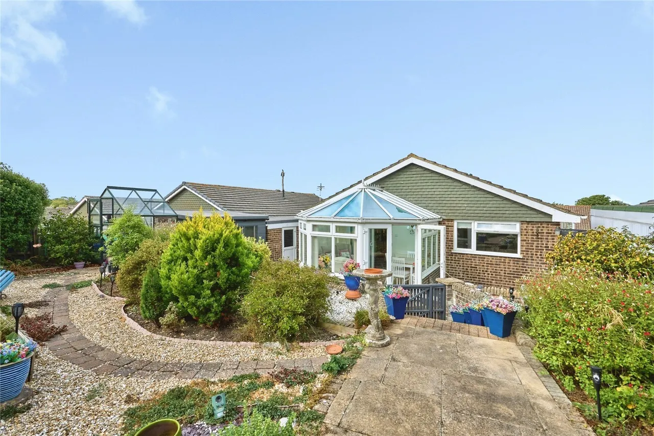 Cook Avenue, Newport, PO30, photo 2