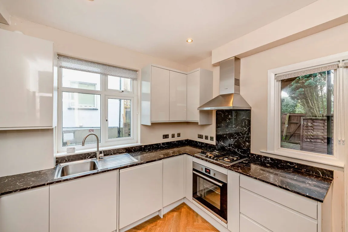 West End Court, Pinner, HA5, photo 13