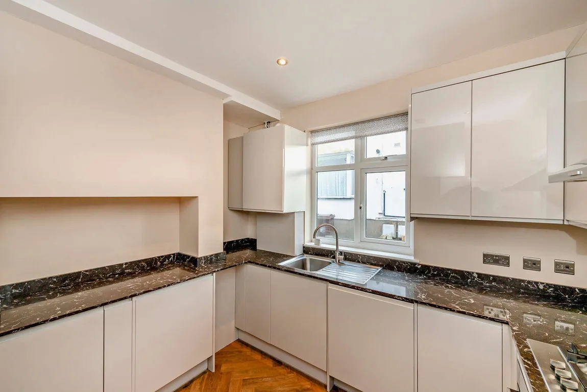 West End Court, Pinner, HA5, photo 12