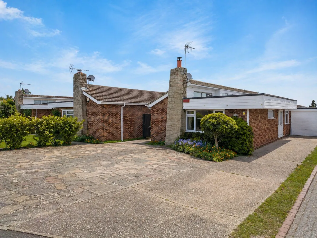 3 bed house for sale — Dane Road, Birchington, Kent, CT7 9QT