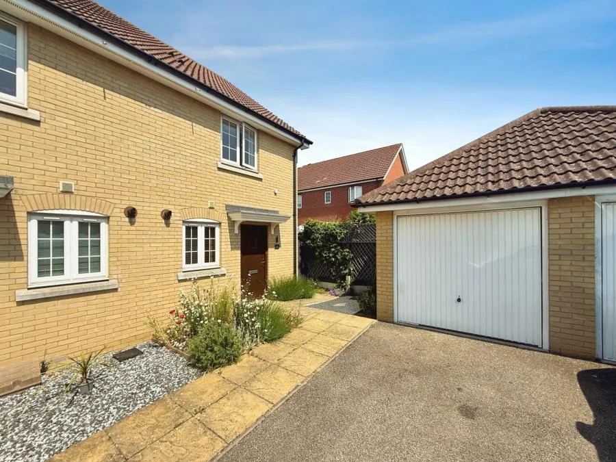 2 bed house for sale, Warbler Way, Stowmarket, IP14