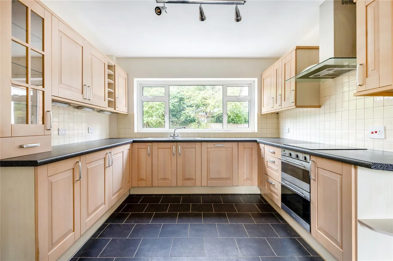 Conifers, Weybridge, Surrey, KT13, photo 4