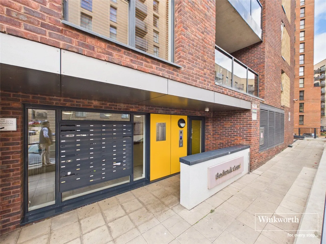 Shearwater Drive, London, NW9, photo 2