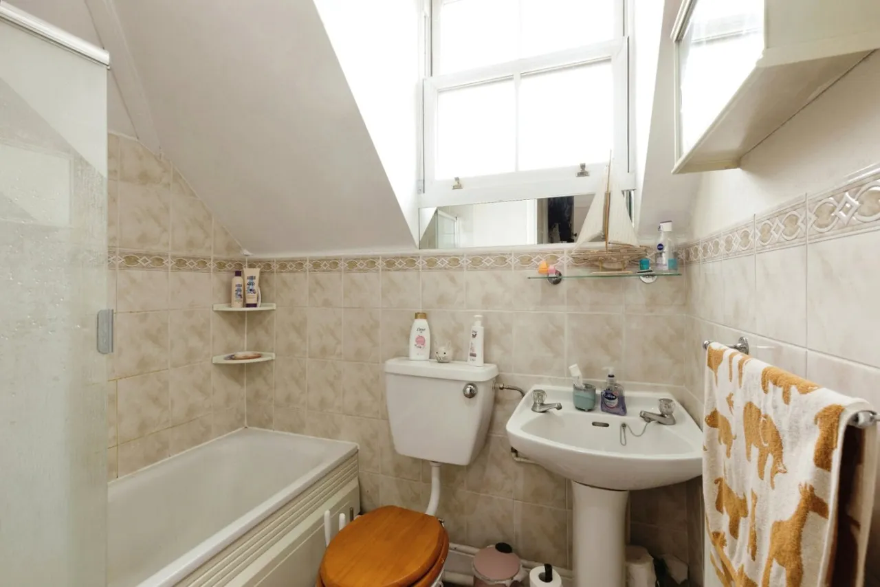 Old Bath Road, Cheltenham, GL53, photo 9