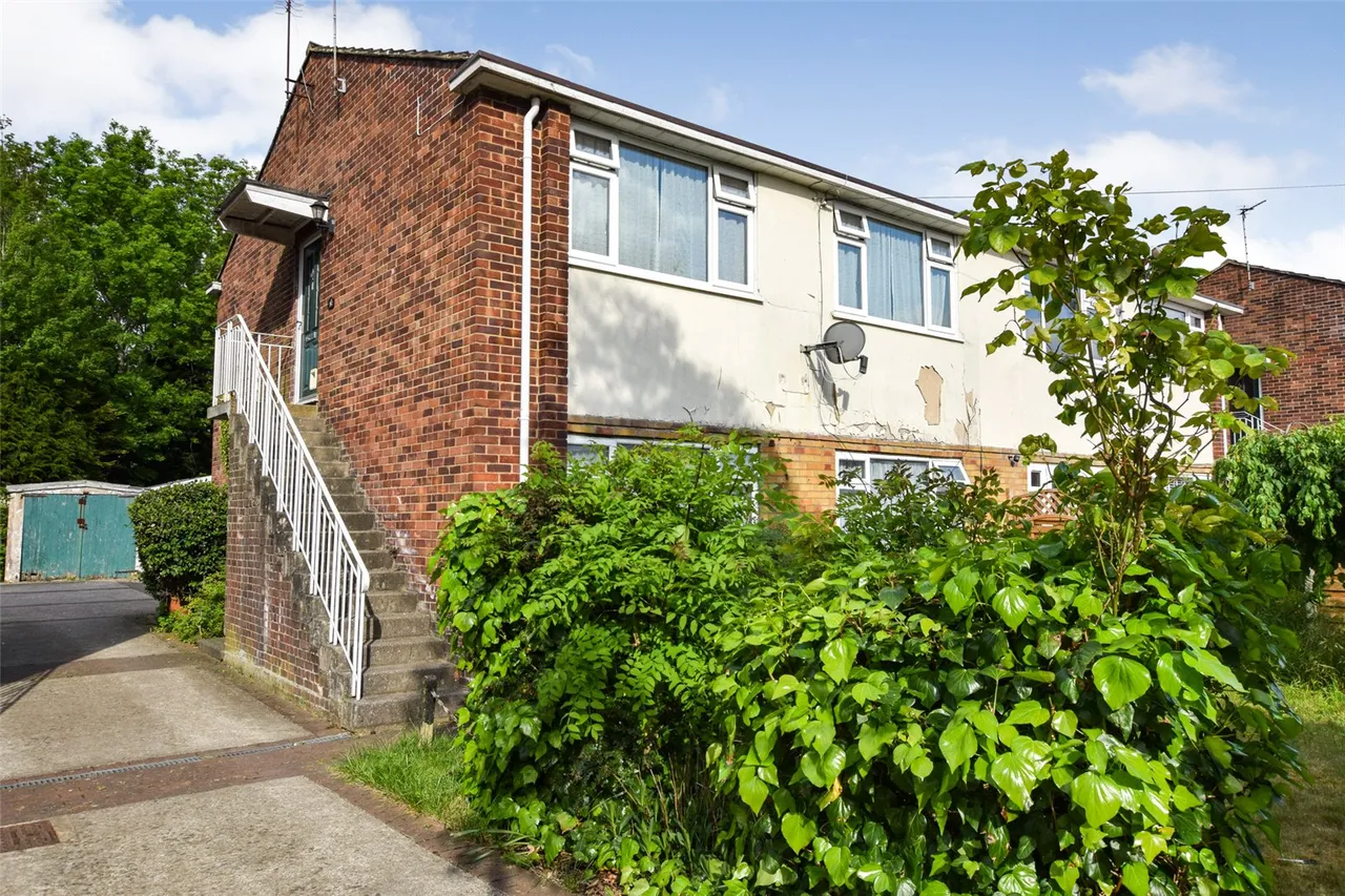 2 bed flat for sale — Beta Road, Farnborough, Hampshire, GU14 8PH
