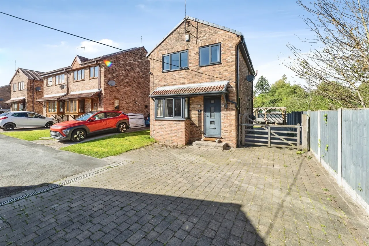 3 bed house for sale — The Poplars, Knottingley