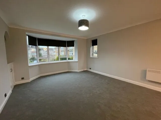 Castle Court, King's Gardens, Newton Mearns, G77 5JD, photo 2