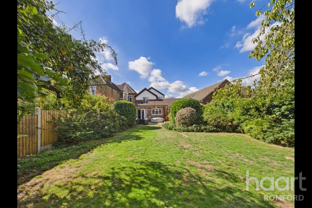 Manor Road, Romford, RM1, photo 28
