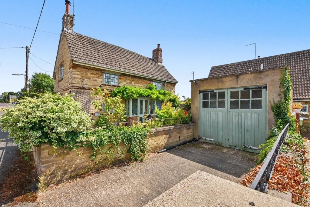 Main Road, Hackleton, photo 16