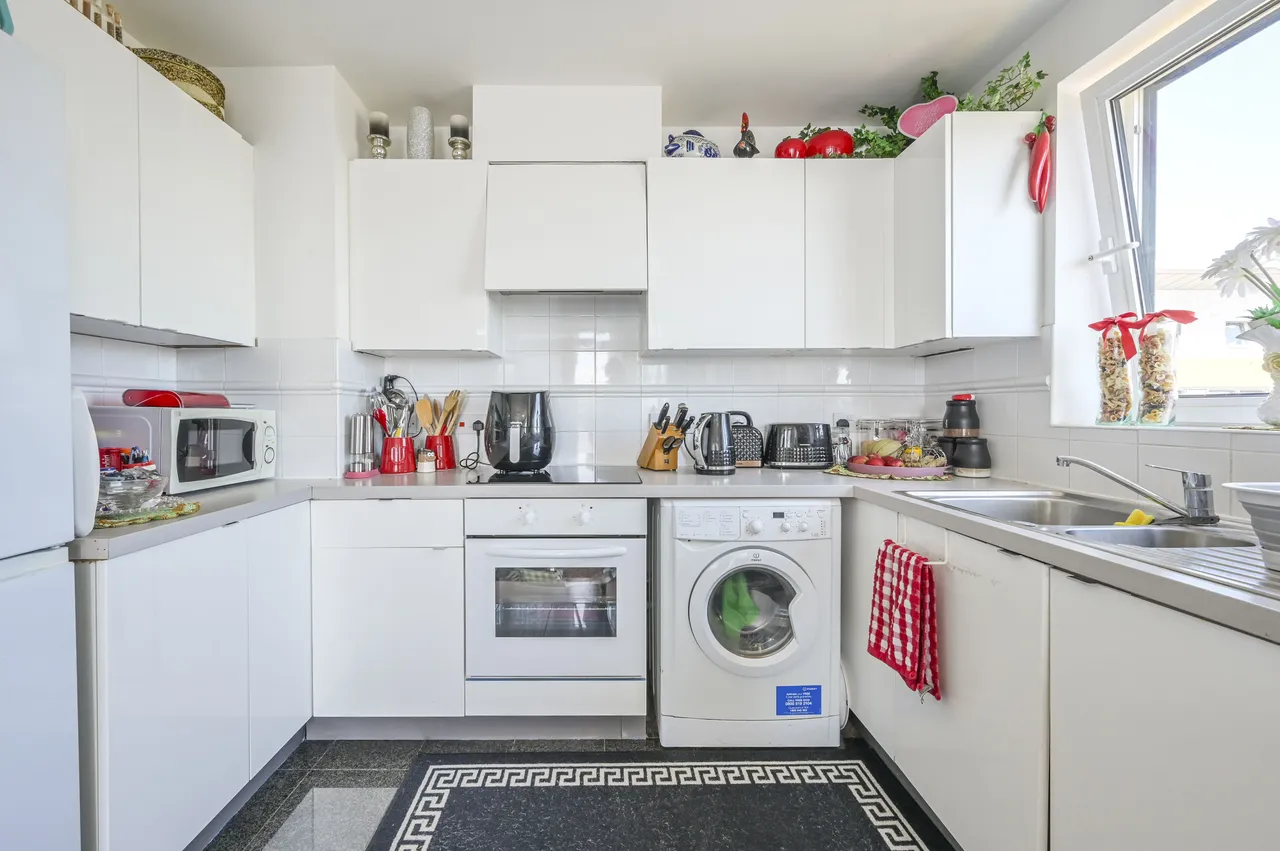 33 Sheerness Mews, London, photo 2