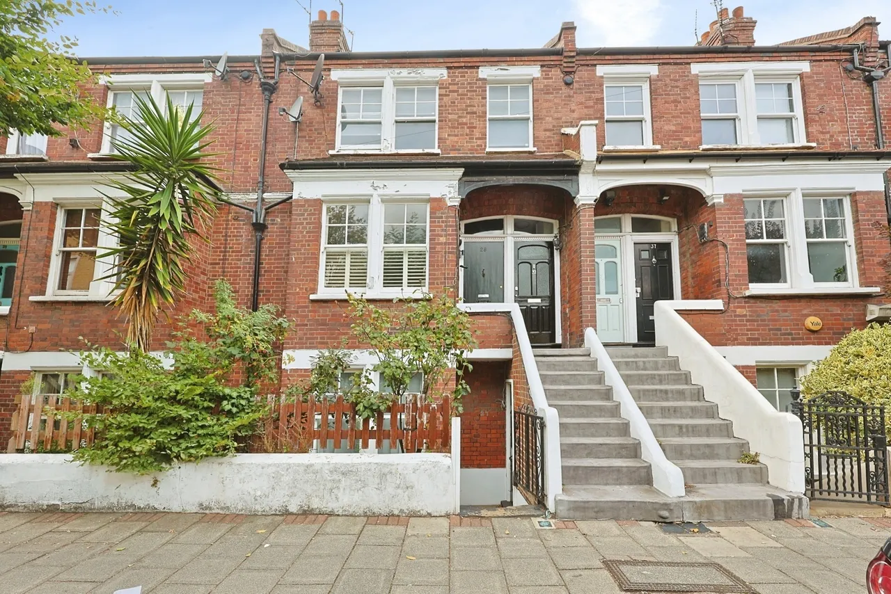 3 bed flat for sale — Winders Road, London, SW11
