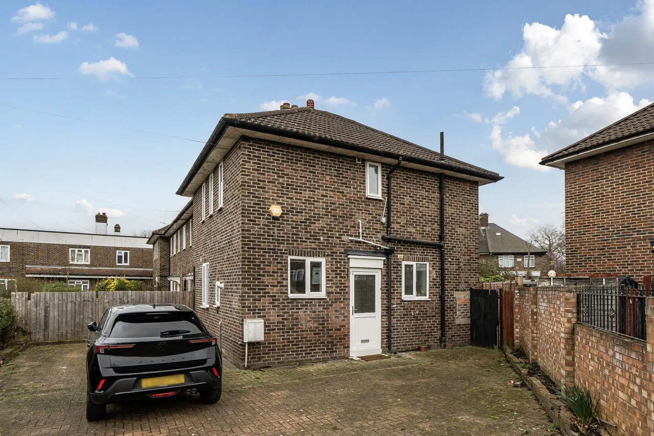 3 bed house for sale — Brookehowse Road, SE6