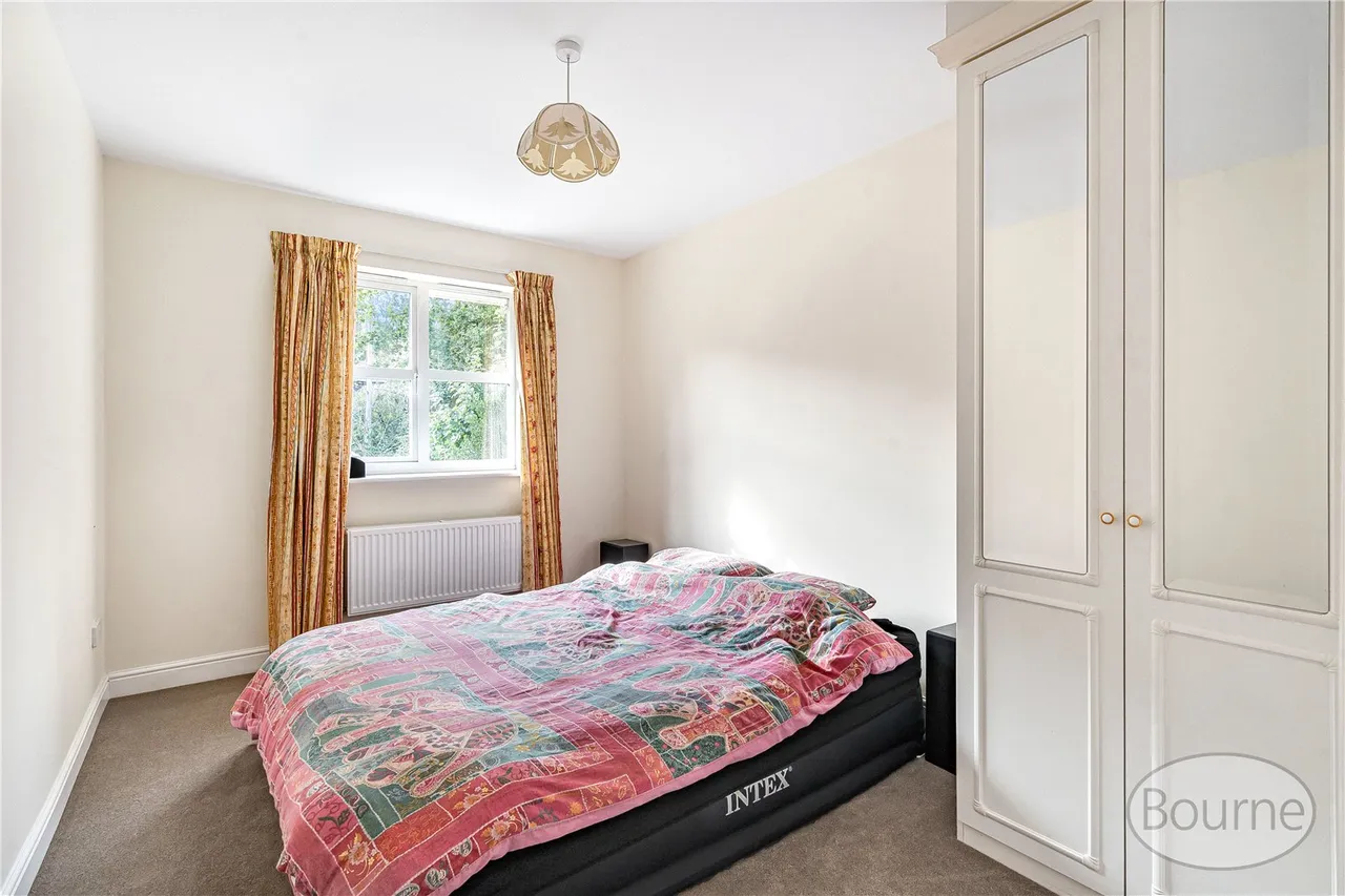 St. Johns Road, St Johns, GU21, photo 7