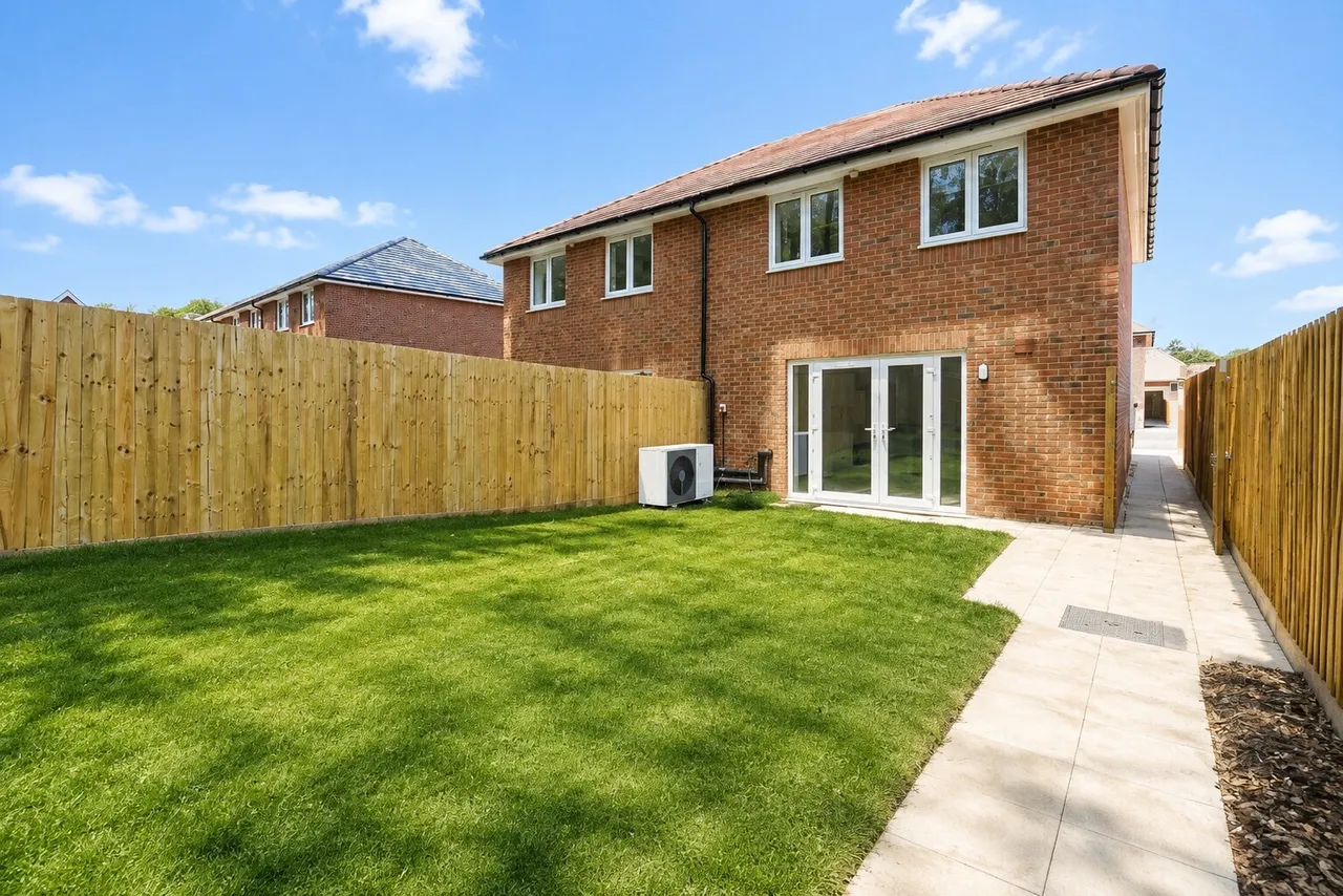 2 bed house for sale — Paddock Green, East Hoathly, Lewes