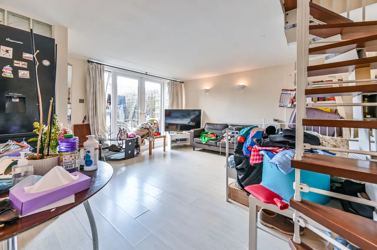 2 bed flat for sale — 11 Burr Close, London