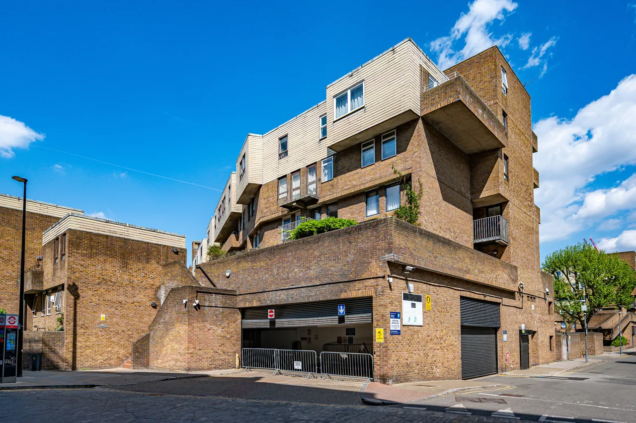 11 Burr Close, London, photo 9