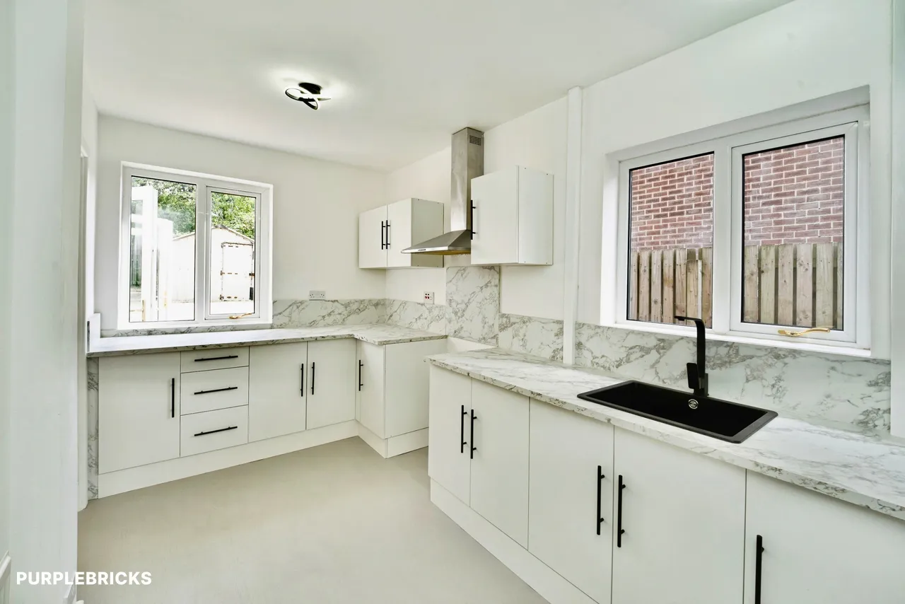 Knowles View, Bradford, BD4, photo 11