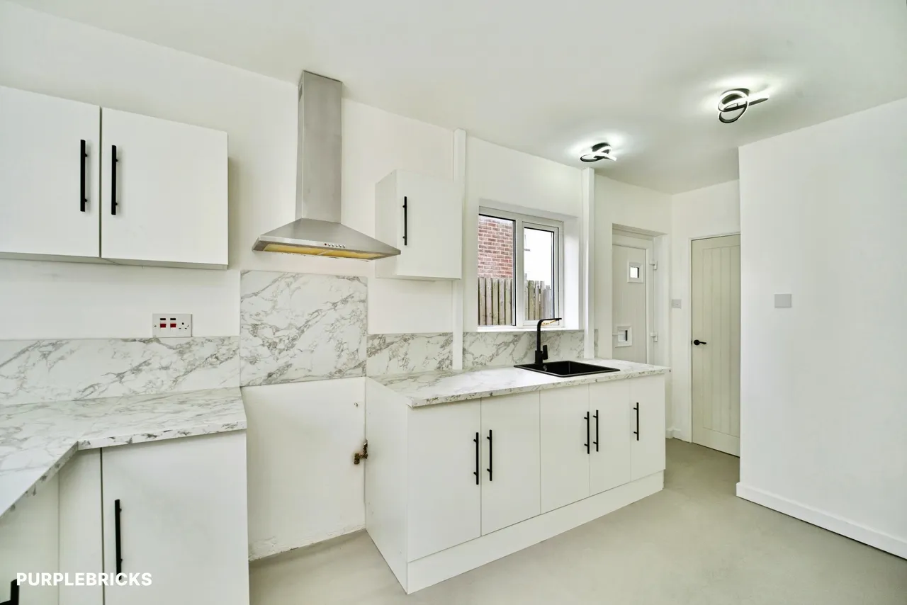 Knowles View, Bradford, BD4, photo 14